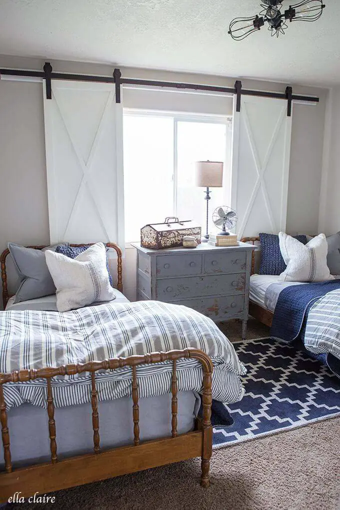 cozy-neutral-farmhouse-style-bedroom-for-teen-boys