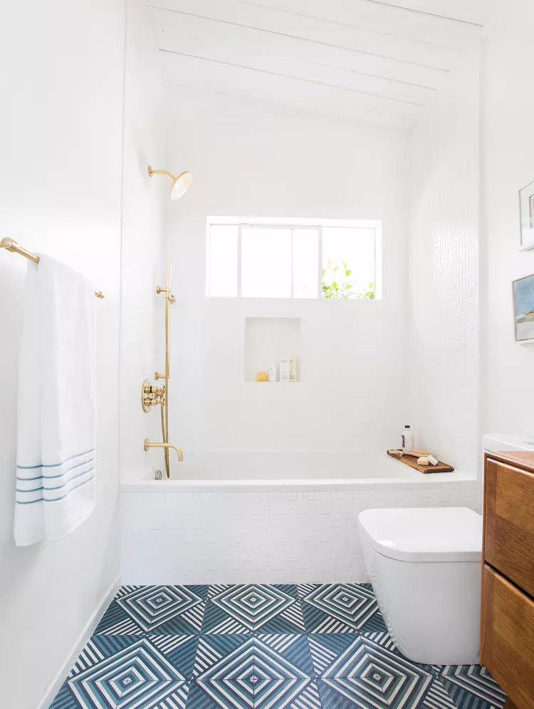 how to decorate a small bathroom - white spacious bathroom