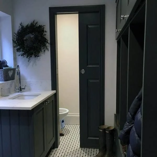 pocket door in a mobile home bathroom